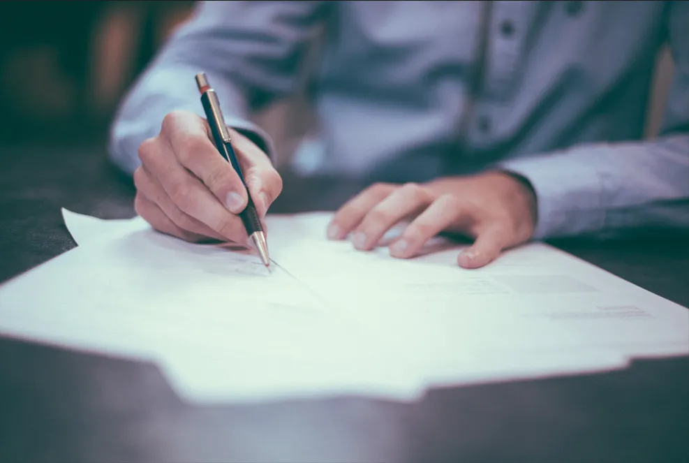 Signature d'un contrat de prévoyance obsèques et organisation des volontés funéraires